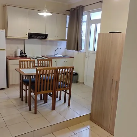 Apartment διατιθεται γκαρσονιέρα *