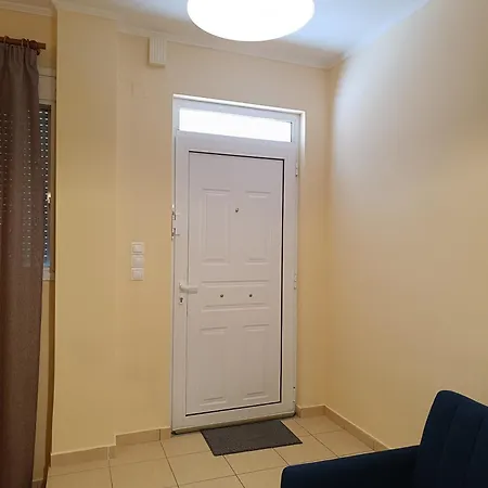 διατιθεται γκαρσονιέρα קלמאטה