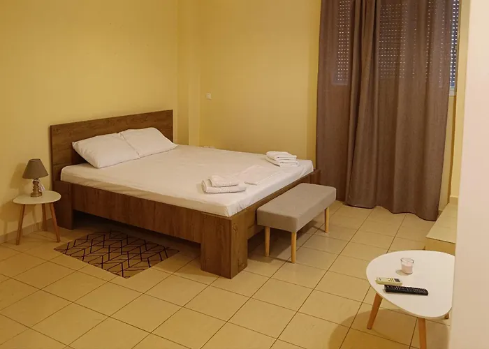 διατιθεται γκαρσονιέρα